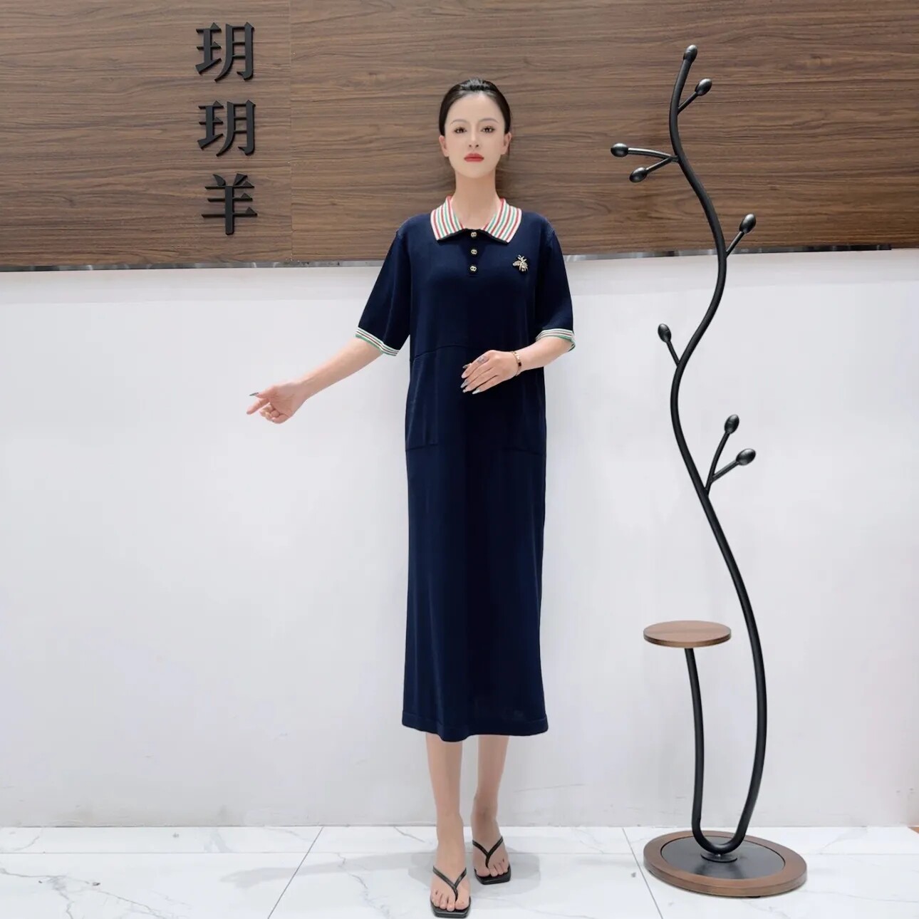 A478藏蓝小蜜蜂针织连衣裙收腰显瘦设计师优雅时尚气质复古玥玥羊