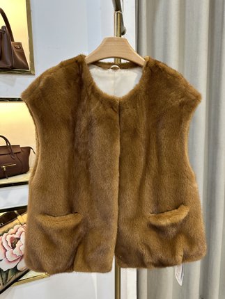 2026年新款进口水貂整貂高端马甲女装时尚圆领中长款皮草外套