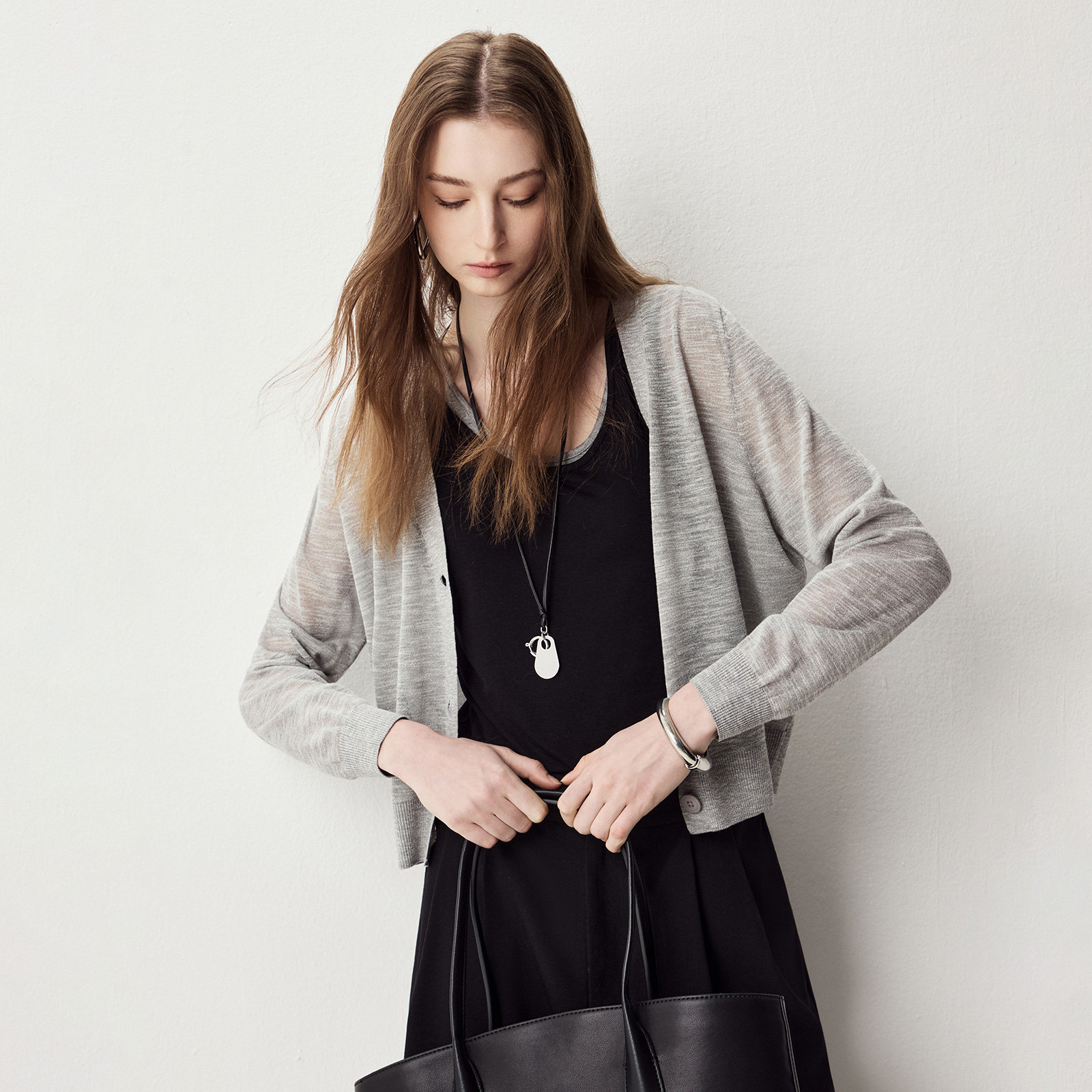 松弛感时髦透气V领针织衫！sofa极简风短款针织开衫外套女开衫