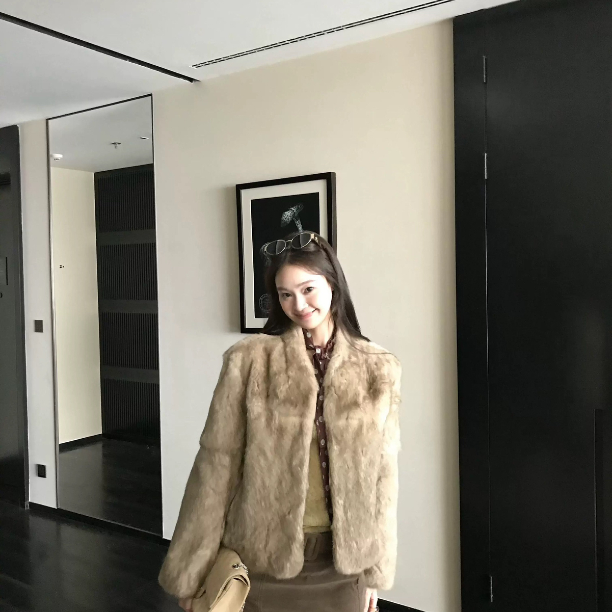 诺诺家主推时尚V领复古优雅真兔毛保暖皮草外套（含100兔毛）7085