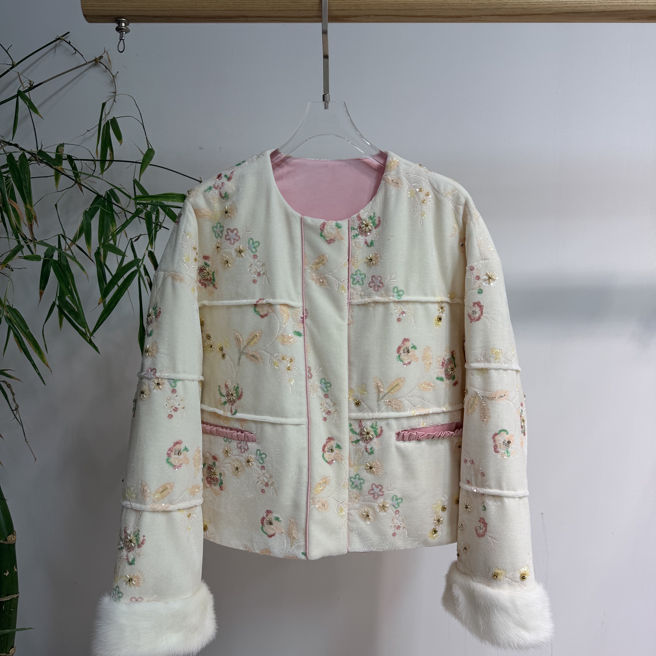 诺诺冬上新丝绒刺绣进口水貂毛填充90白鹅绒棉服YS22-G418