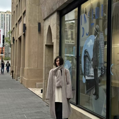 诺诺冬上新法式复古风长款毛呢大衣(配围脖)D63100