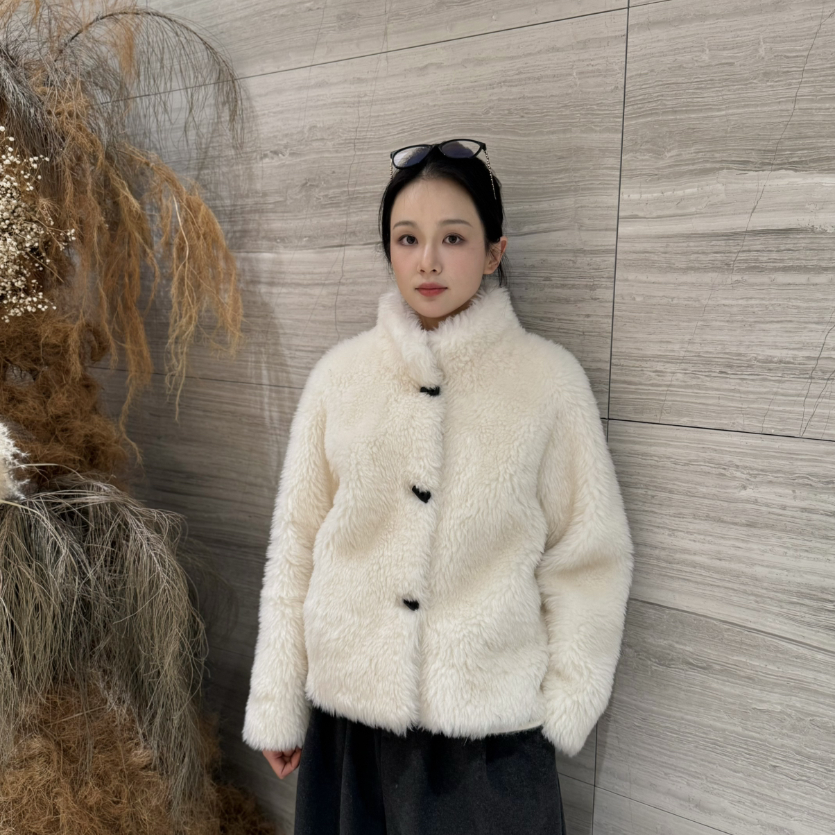 诺诺草级长毛颗粒绒立领牛角扣外套羊毛外套(含100羊毛)OHF637-1