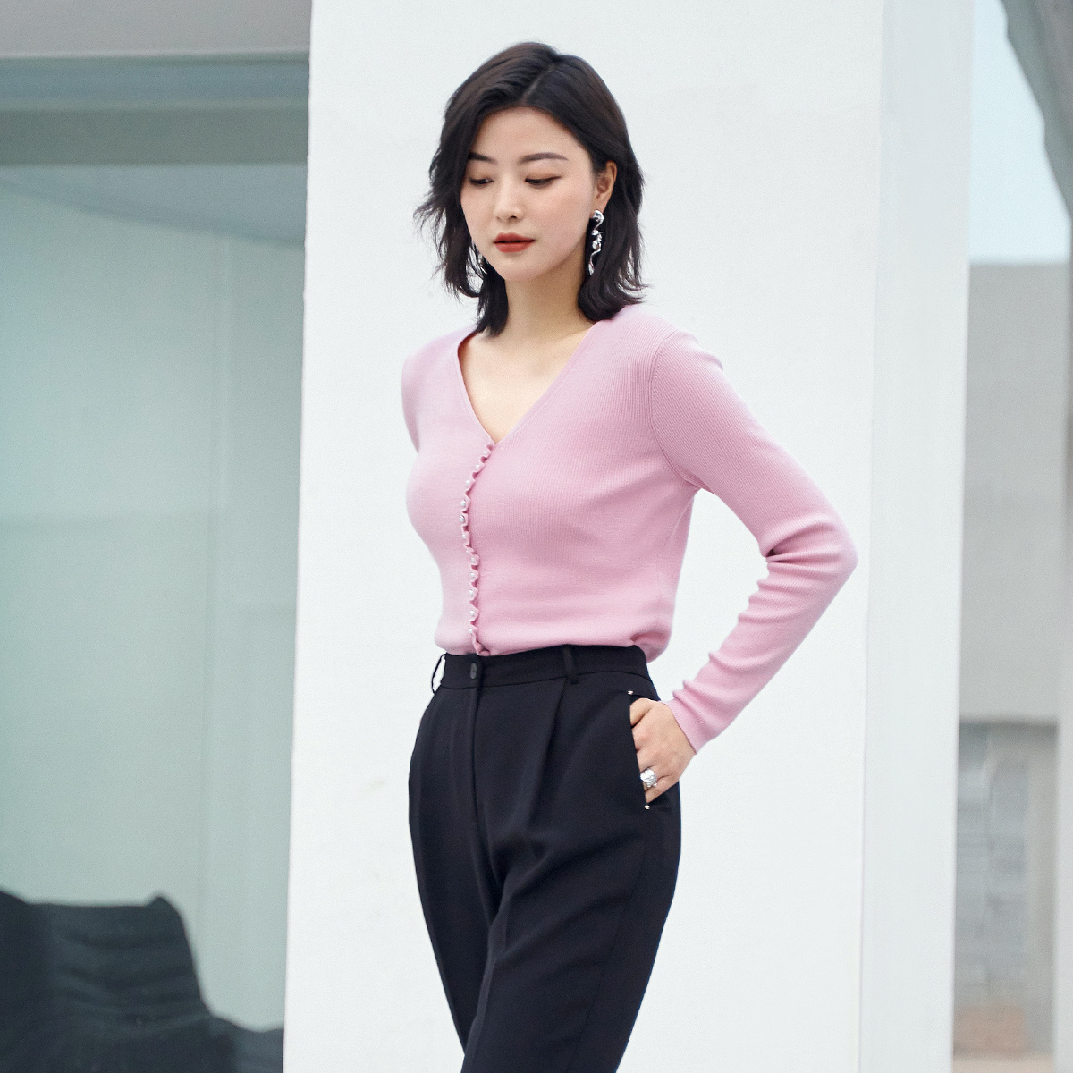 修身显瘦V领打底毛织衫歌蒂诗