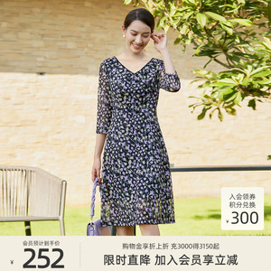 歌蒂诗秋新款气质休闲简约收弹力网纱碎花连衣裙女1D12L1061
