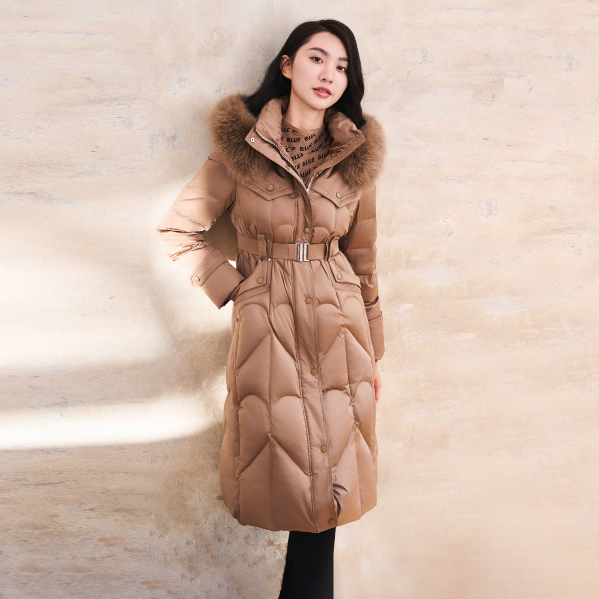 歌蒂诗冬季专柜新款时尚保暖狐狸毛领连帽羽绒服女 1D43Y3548