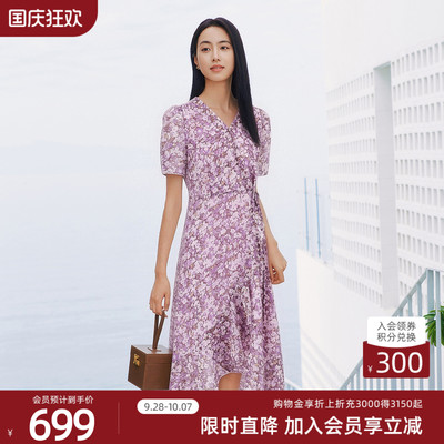 歌蒂诗夏季新款时尚印花气质v领收腰显瘦淡紫连衣裙3F21L1291