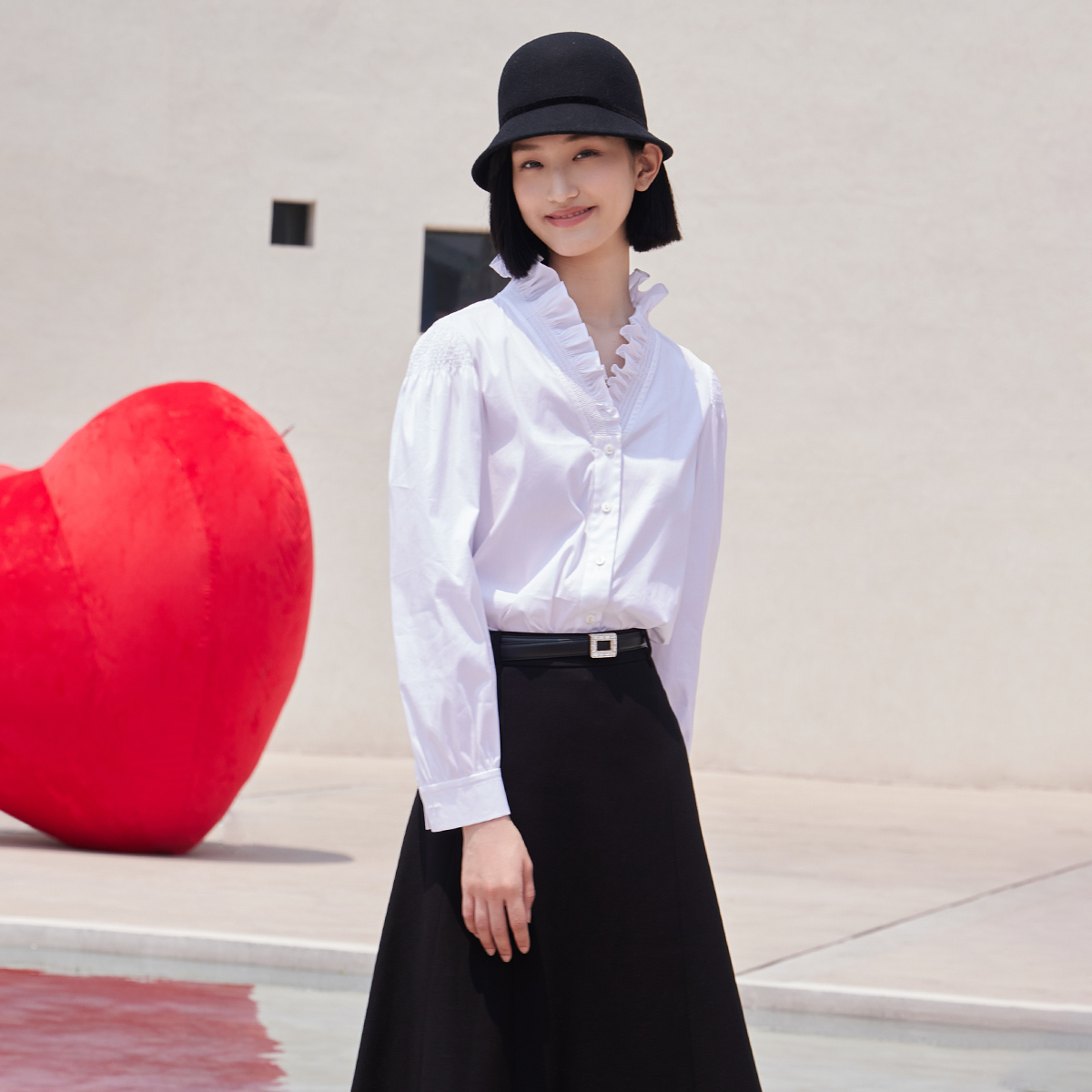 歌蒂诗宽松纯色简约花边领长袖