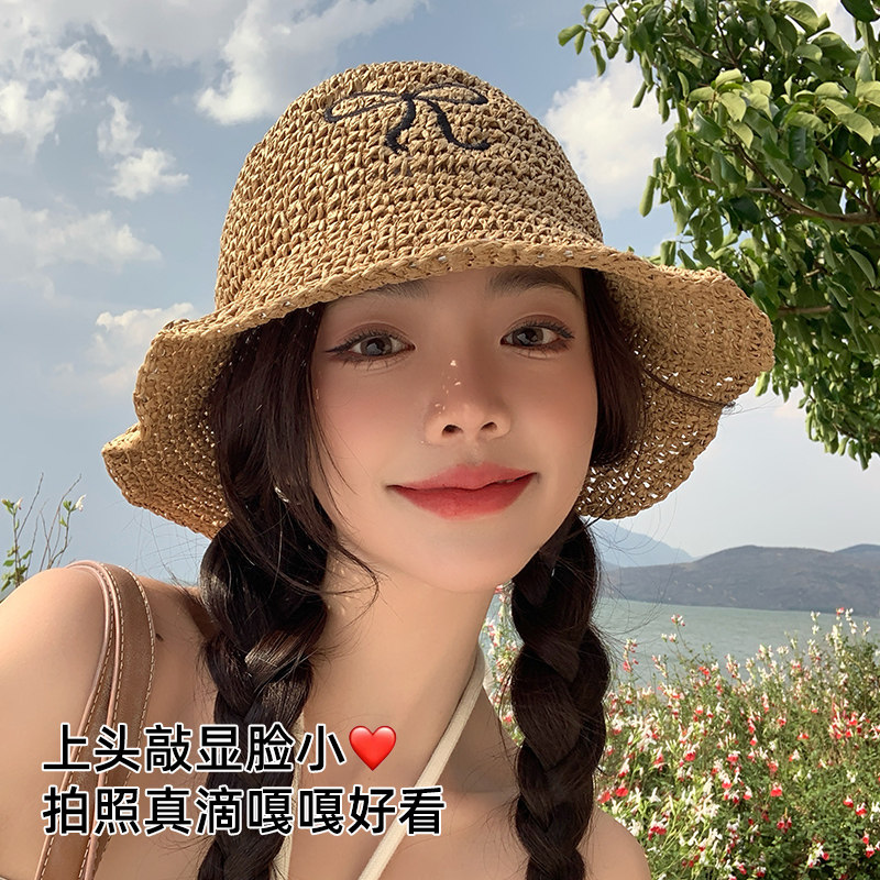 草帽逛街游玩沙滩休闲图片