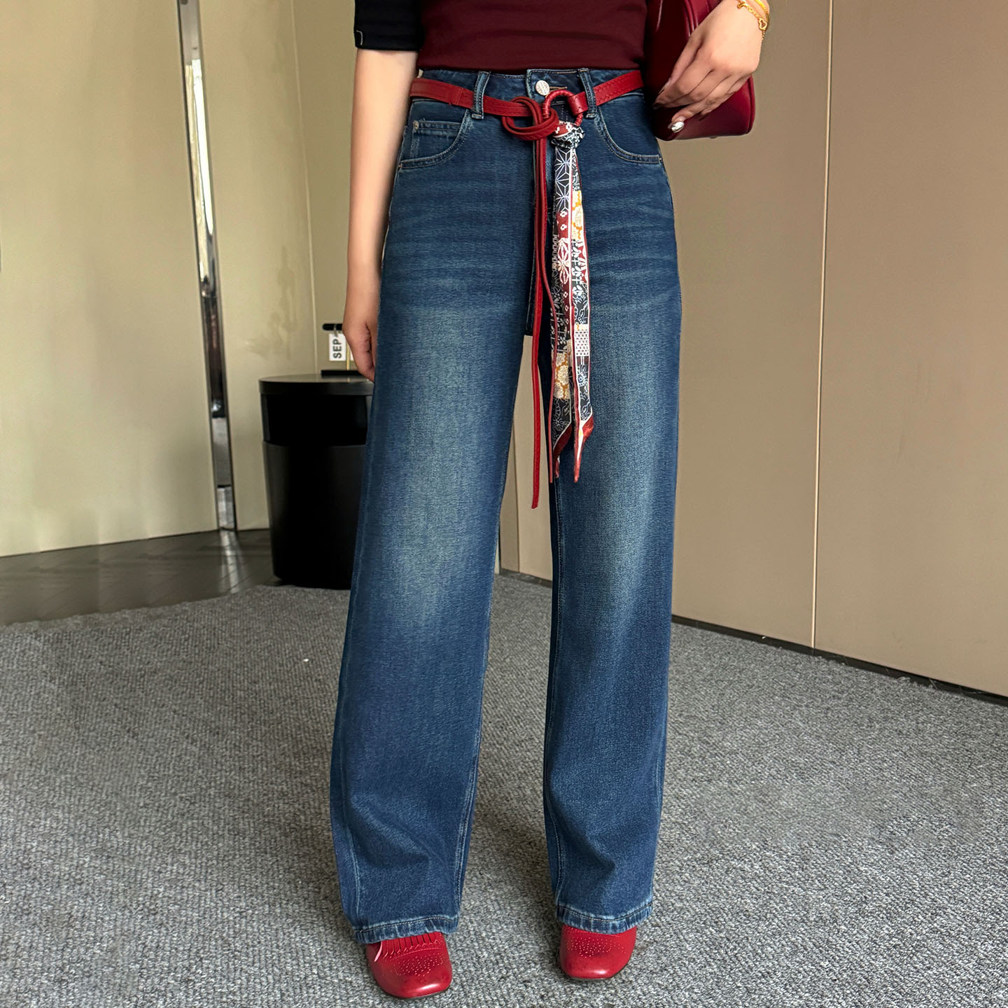 秋季宽松窄版女牛仔直筒阔腿裤潮