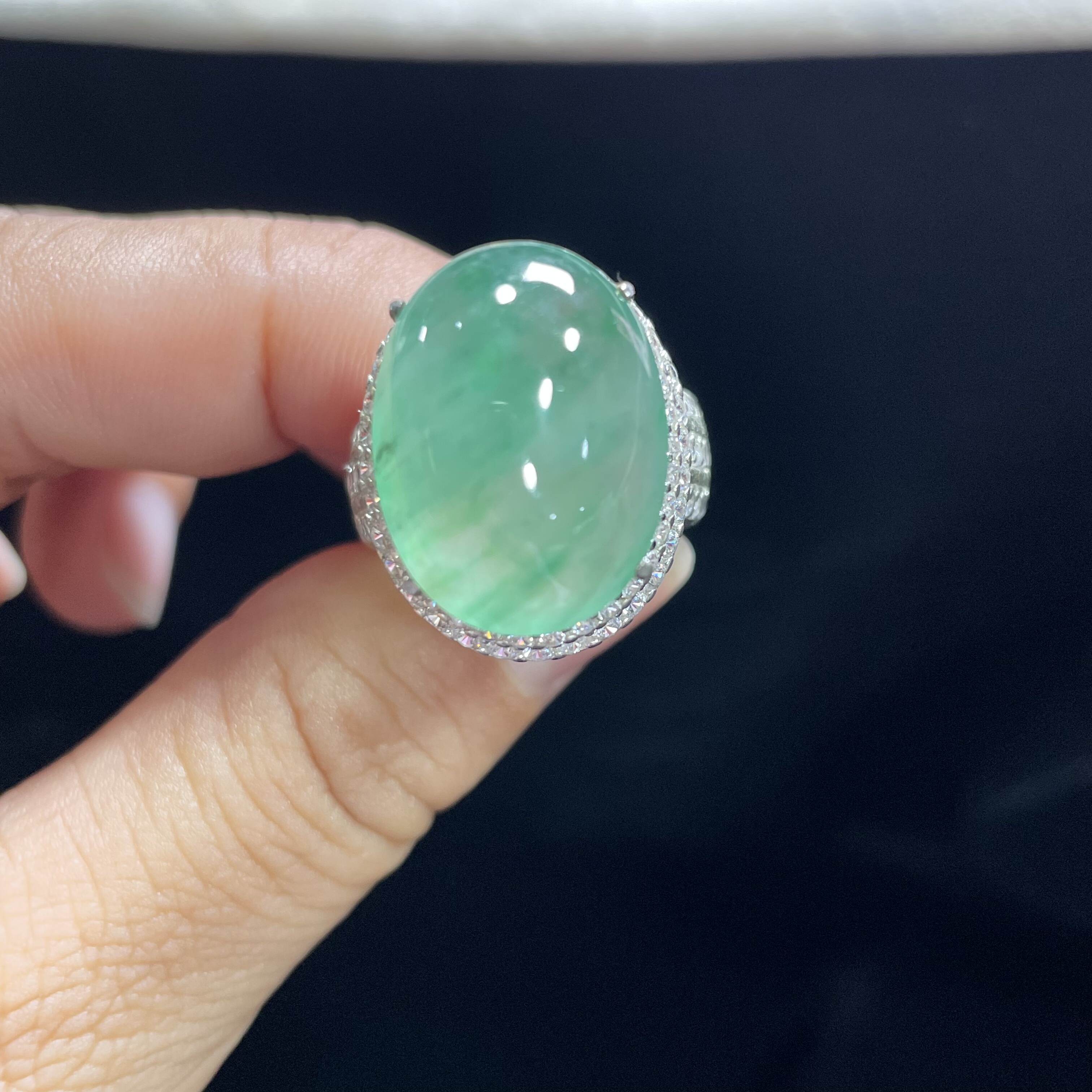 缅甸翡翠冰胶飘花戒面铜托裸石