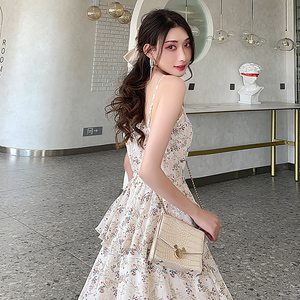 今年流行漂亮吊带裙子女夏季碎花吊带连衣裙2026女新款蛋糕裙大码