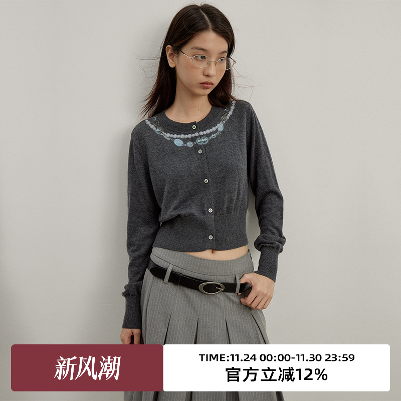 omont蛋挞家单排多扣圆领