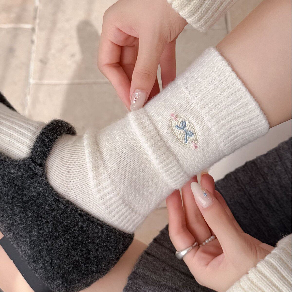 羊毛袜子女秋冬中筒袜加厚保暖蝴蝶结刺绣堆堆袜韩系甜美白色长袜