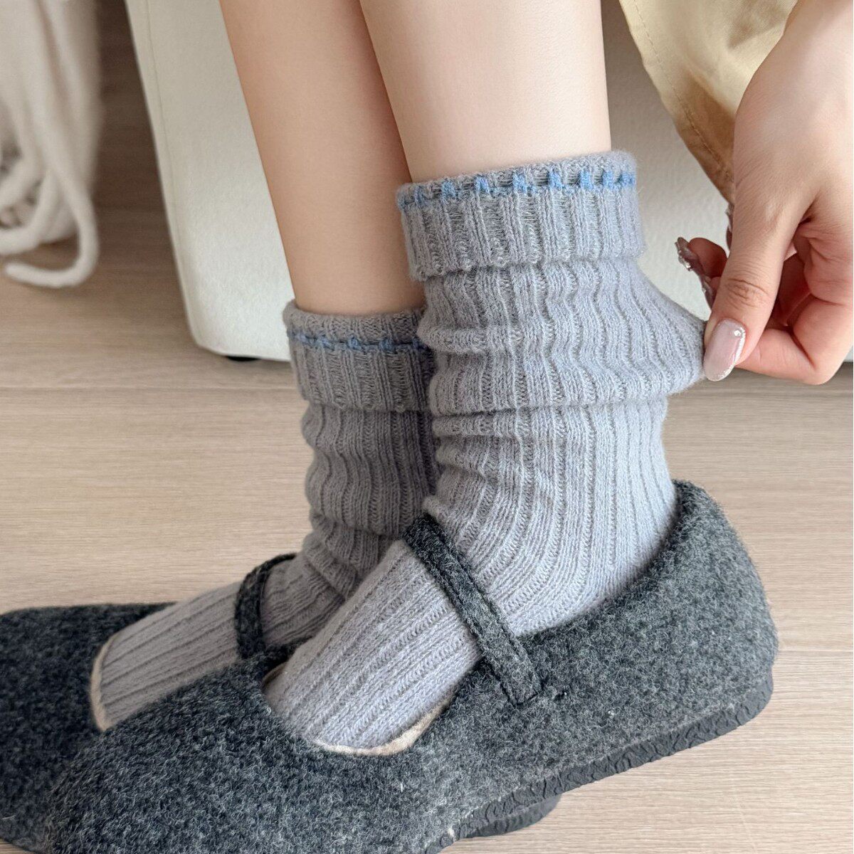 秋冬加厚袜子女软糯羊绒翻边中筒袜韩系纯色保暖ins潮百搭堆堆袜