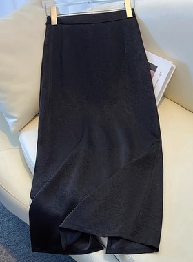 黑色醋酸半身裙女夏季2025新款肌理感直筒a字裙缎面印花包臀裙子