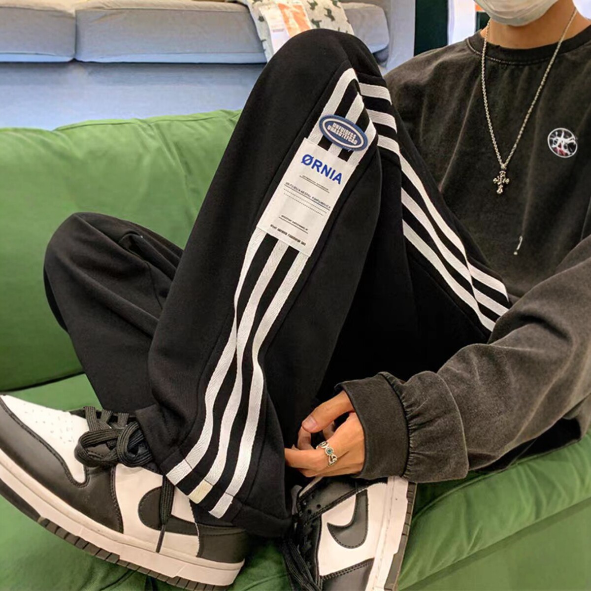 日系侧边三条杠运动卫裤男春秋季加绒条纹直筒裤垂感阔腿休闲裤子
