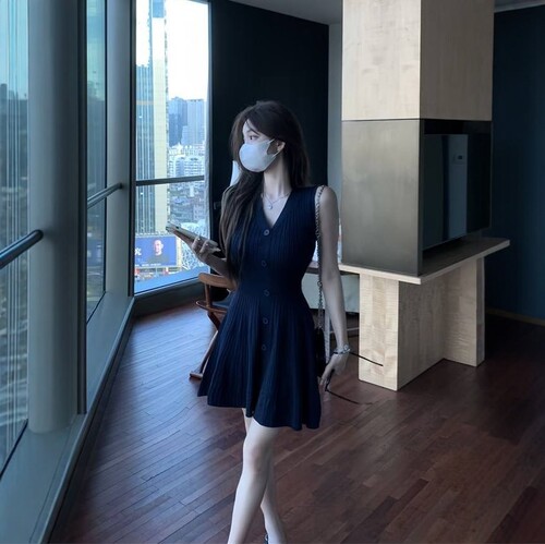 轻熟风无袖V领针织连衣裙女夏季