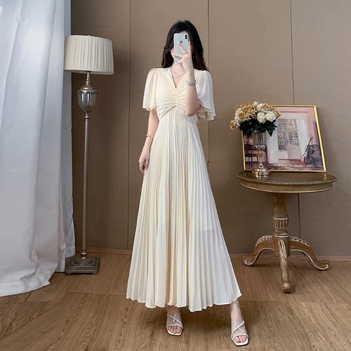 高级感法式连衣裙2026新款女夏季气质收腰显瘦V领褶皱长款裙子
