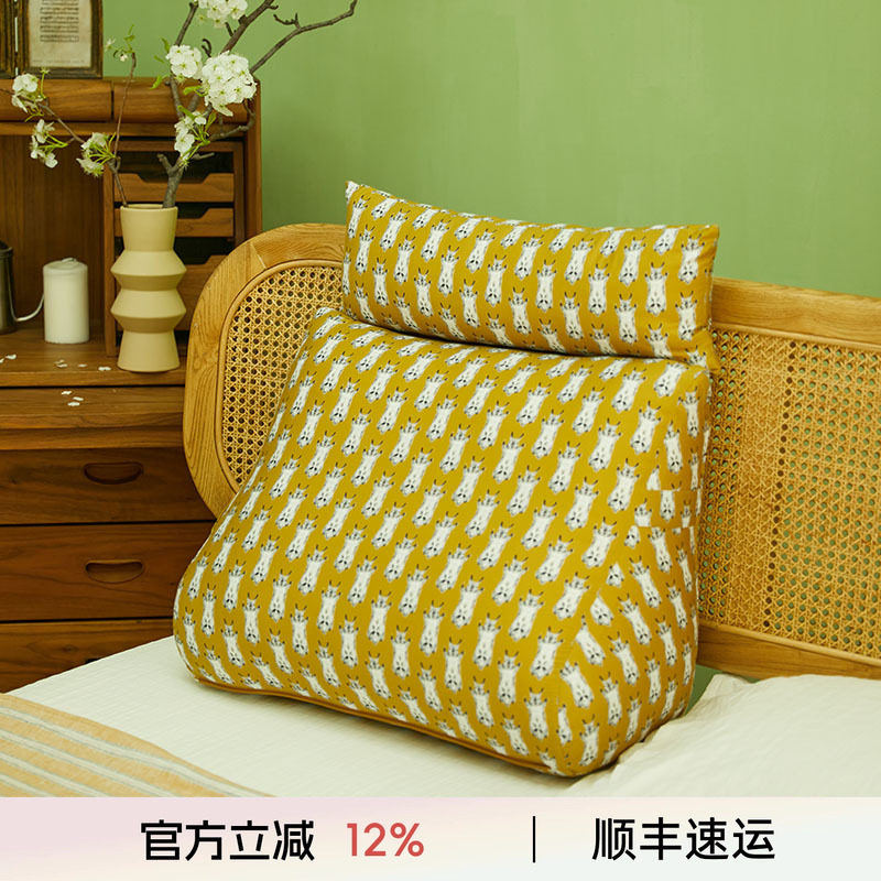 卧室沙发护腰靠垫阳春小镇
