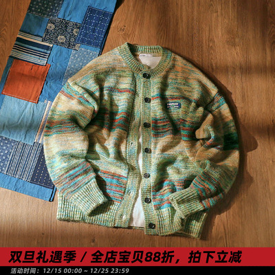 绣标圆领开衫针织毛衣