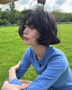 林珍娜同款~韩国设计师ins同款修身小标刺绣百搭长袖T恤