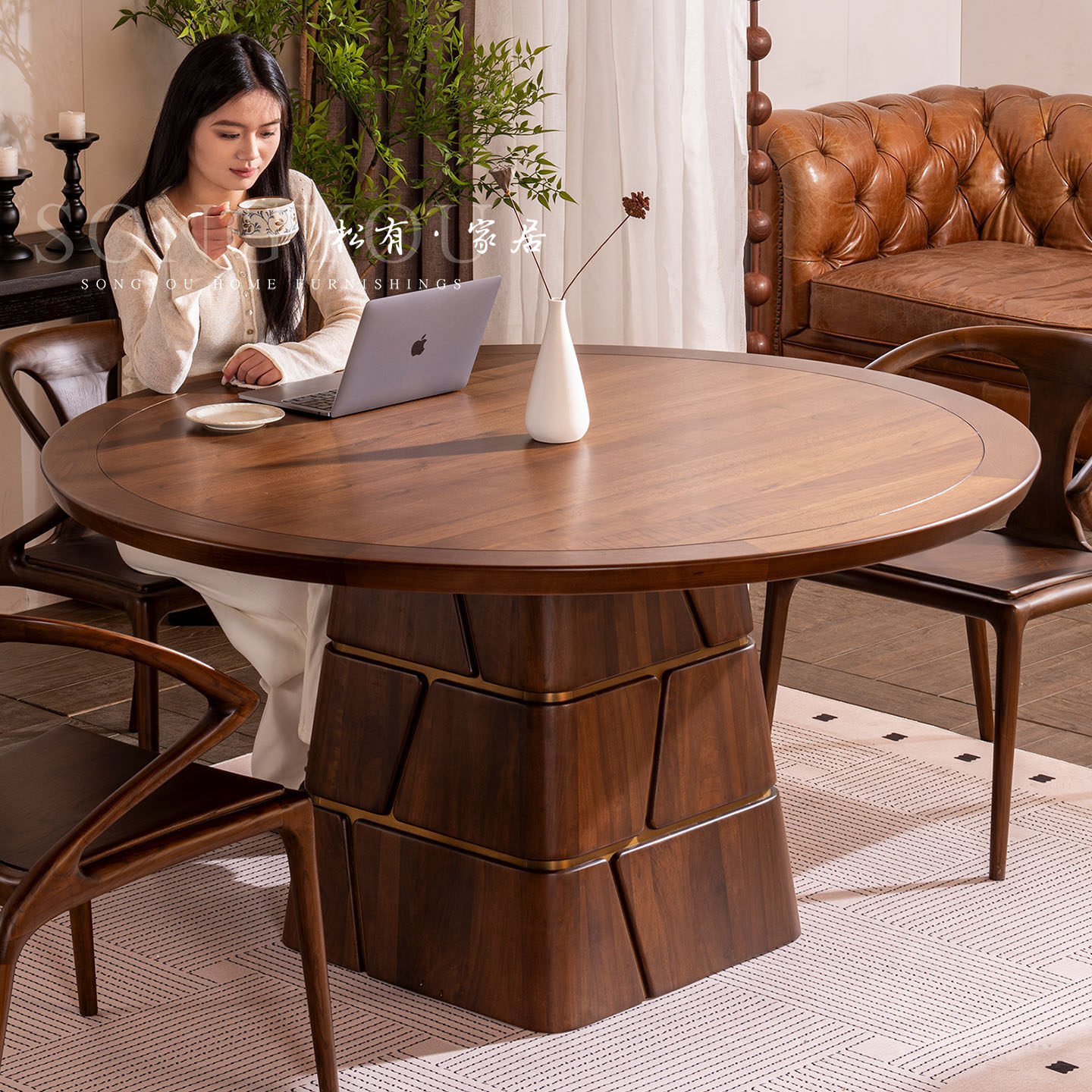 北美黑胡桃木大圆桌家用法式复古实木桌风现代简约轻奢设计师款