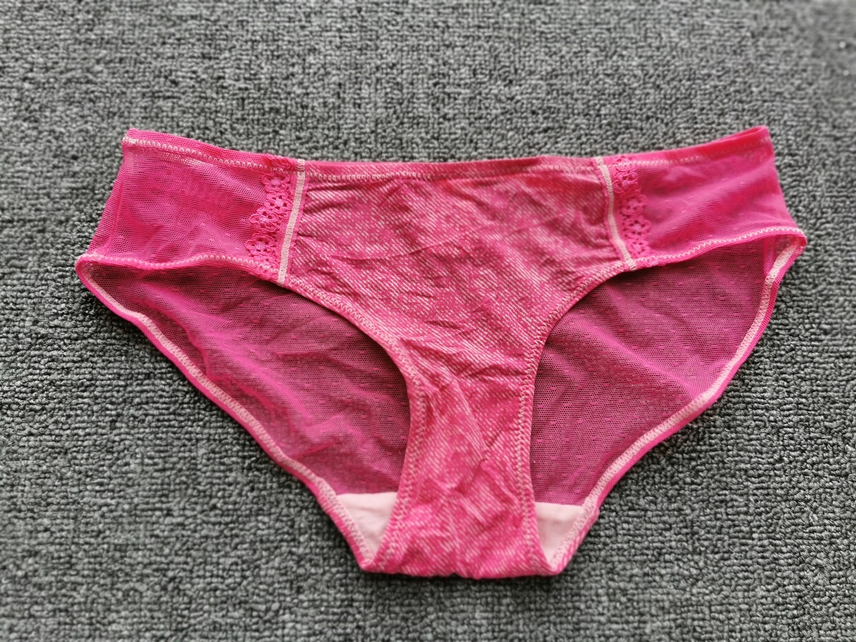 蕾丝花卉透气裆棉质女