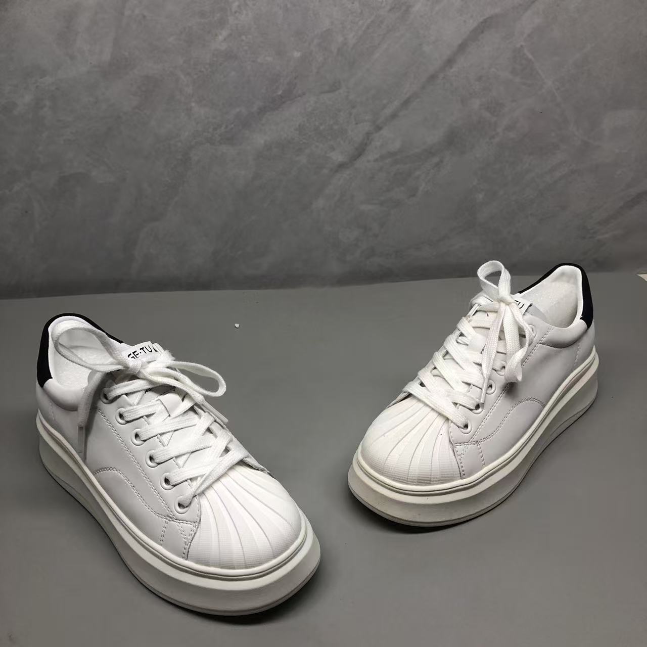 35码孤品处理极简小白鞋厚底增高轻便休闲系带百搭运动鞋250二