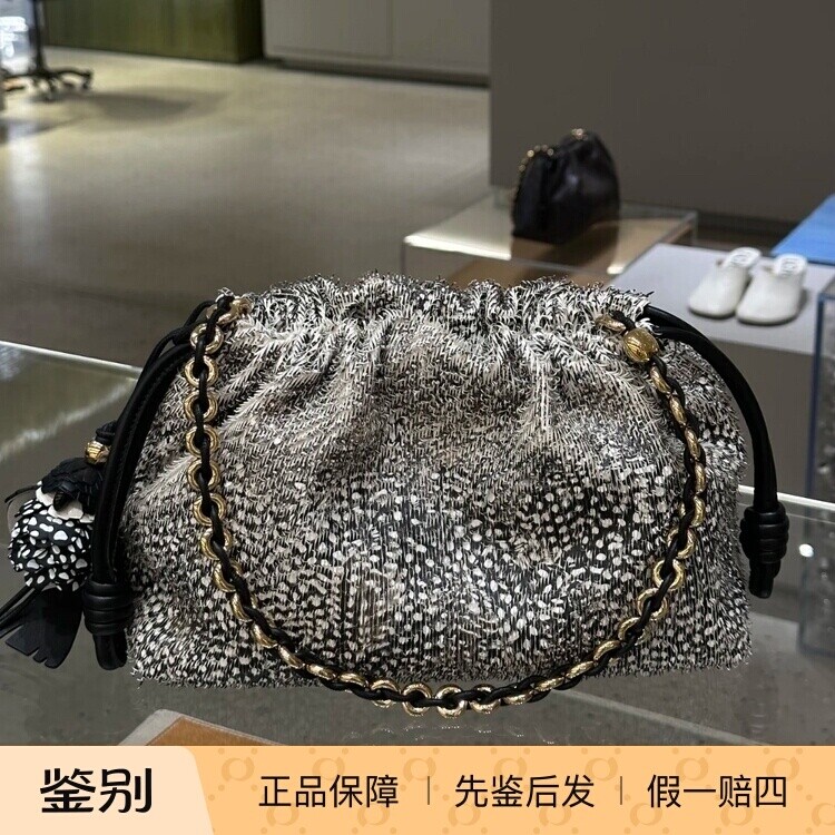 银色羊皮镭射切割羽毛包包 链条抽绳Loewe罗意威 2025春夏款女包
