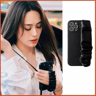 阿娇同款皮质腕带适用17promax苹果16rpomax手机壳iphone14支架16潮11软胶全包13个性15保护套