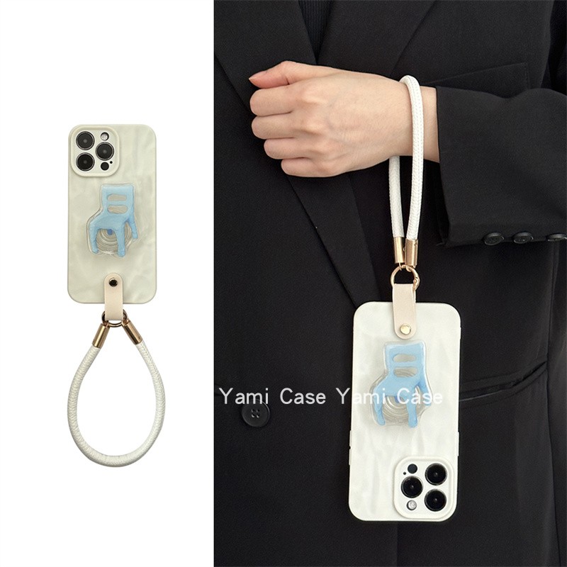 迪丽热巴同款创意奶蓝凳子支架14pro适用苹果15promax手机壳13pro短款软皮手提12小众磨砂11全包防摔xs保护套