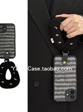 秋冬毛绒绒拼接黑色简约16pro适用17promax苹果15promax手机壳iphone13刺绣毛绒手腕11小众12防摔14pro保护套