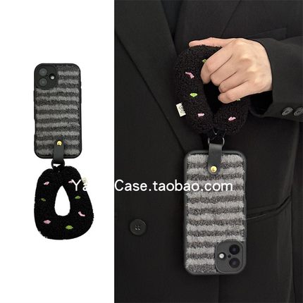 秋冬毛绒绒拼接黑色简约16pro适用17promax苹果15promax手机壳iphone13刺绣毛绒手腕11小众12防摔14pro保护套