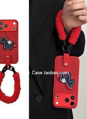 新年ins红色月坑纹毛绒手拎手绳适用17promax苹果16promax手机壳iphone13编织蓝小马15全包12个性14保护套