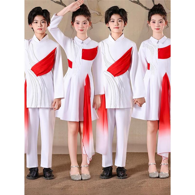 新款儿童大合唱团演出服中