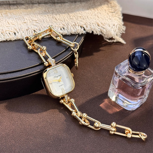 高级感小众手链式腕表轻奢创意方形多刻面玻璃石英表链条中古小表