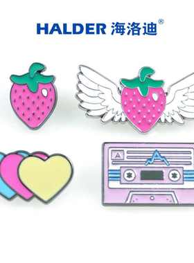 蔚蓝Celeste草莓徽章三心磁带白色翅膀胸针夏季水果天使守护饰品