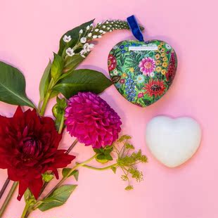 Heathcote&Ivory Sunshine Serves 心形橙花木香皂锡盒90g 现货