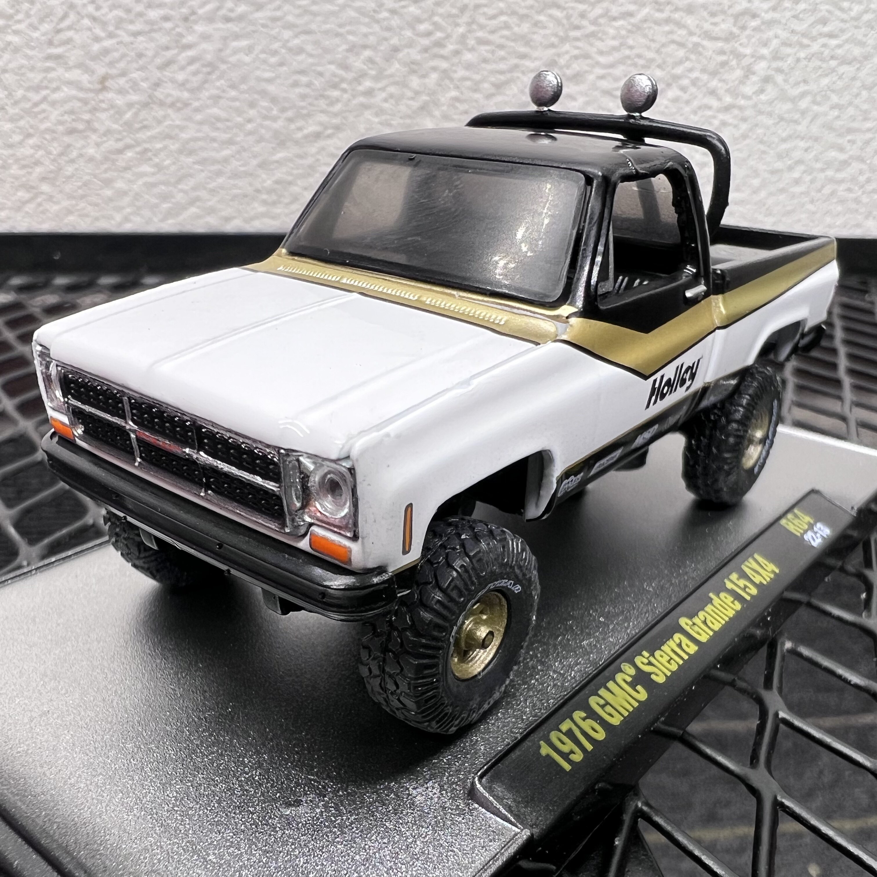 漆面瑕疵 1:64吉姆西1976款gmc sierra经典合金越野皮卡模型摆件