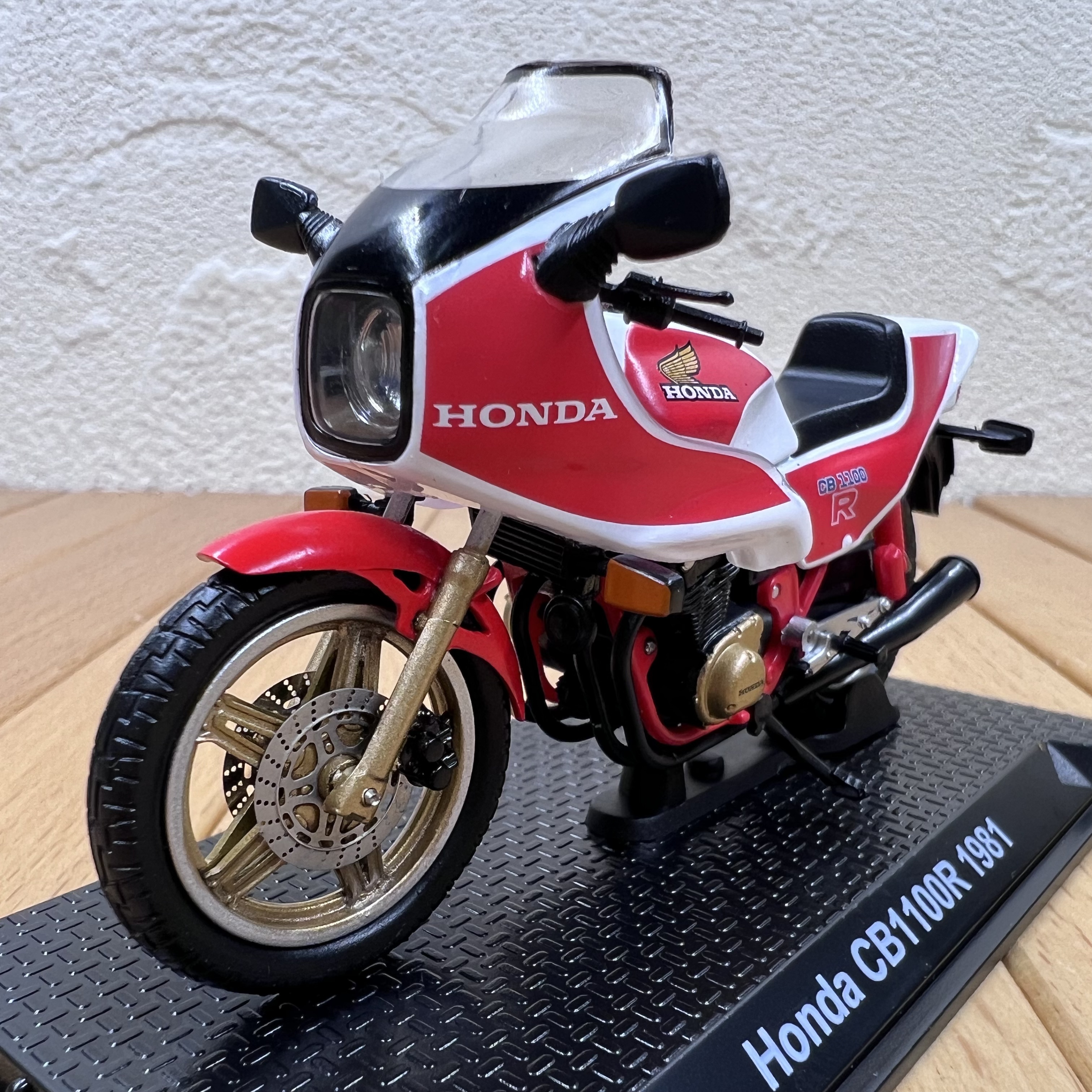 1:24本田1981款CB1100R经典摩托车合金模型摆件本田大黄蜂重机车