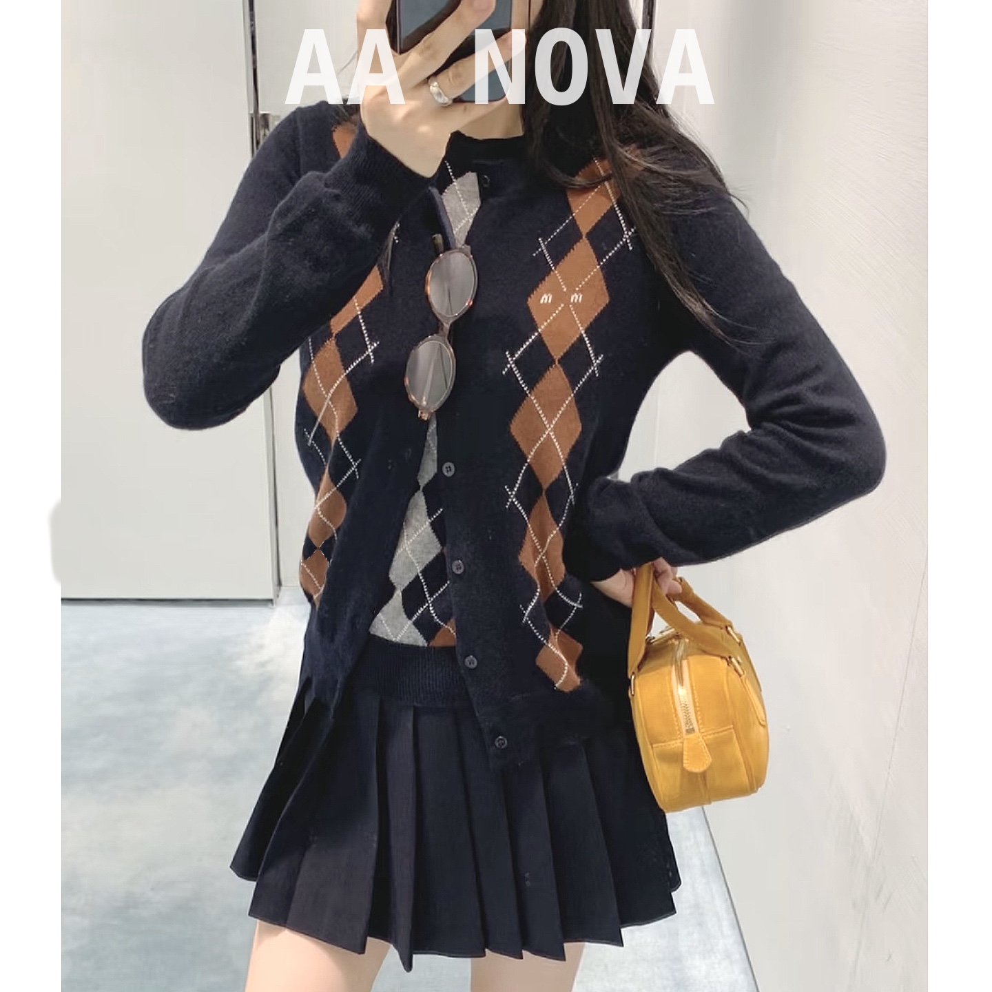 A Nova OF 25SS 早秋新款复古徽标菱格纹羊绒针织开衫女上衣