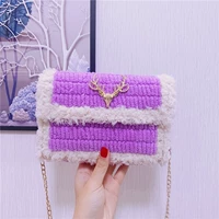 Сумка материала из белого края фиолетового цвета для отправки видеоурок