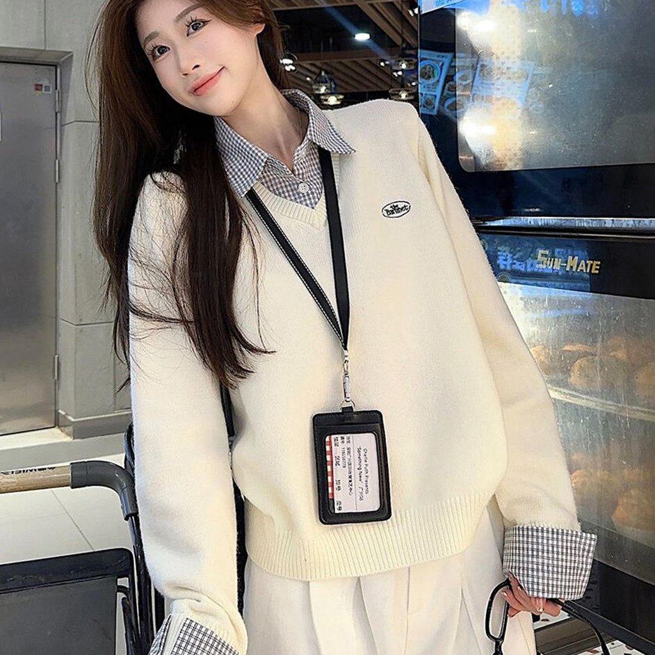 韩系甜酷穿搭一整套装v领绣花杏色软糯针织衫毛衣叠穿格纹衬衫女