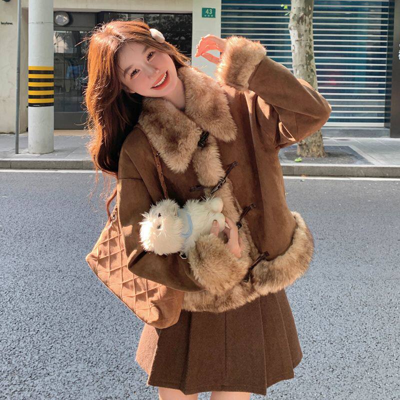 夹棉内里毛领麂皮绒羊羔毛外套女短款宽松牛角扣毛毛外套高级