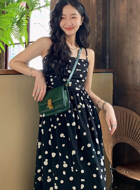 速发任小艺高级感黑色波形吊带连夏裙衣高腰a字裙梨点身材长裙