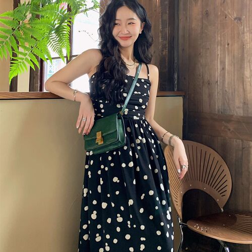 速发任小艺高级感黑色波形吊带连夏裙衣高腰a字裙梨点身材长裙