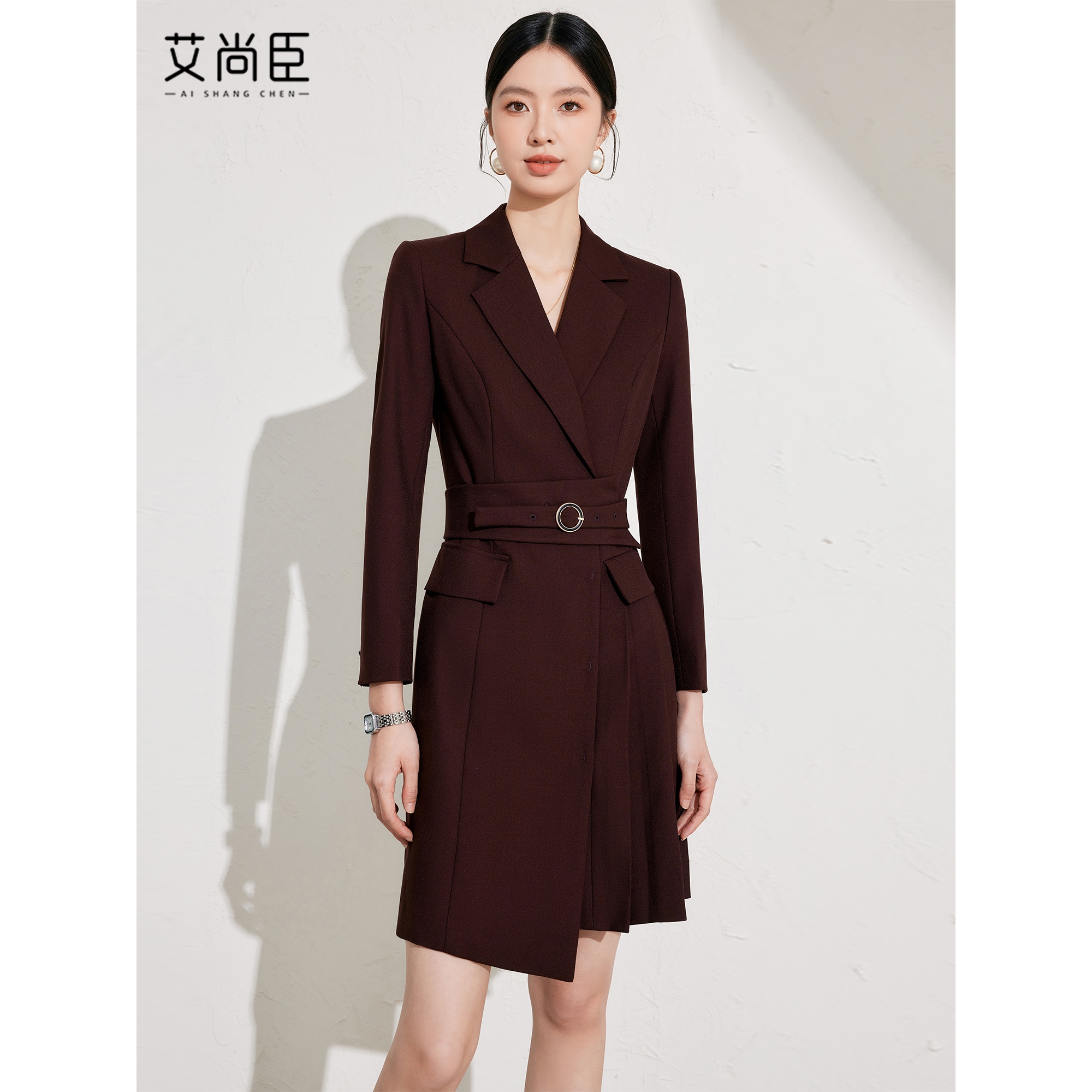 高端法式安可拉红秋冬连衣裙女2024新款高级感正式场合红色西装裙