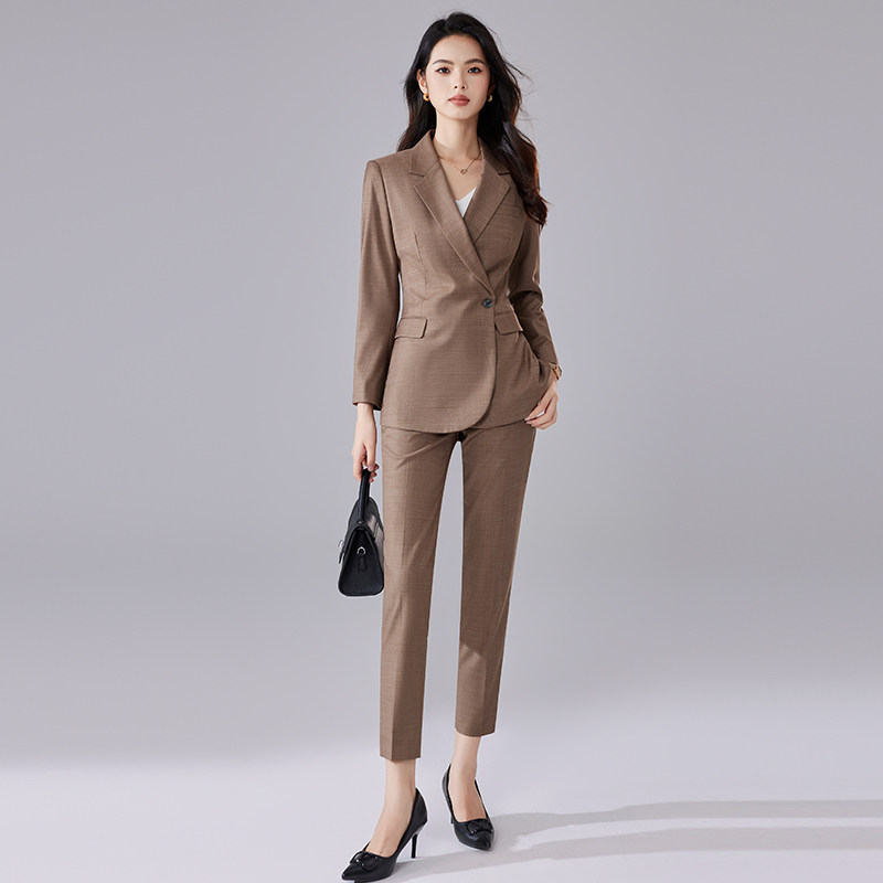 诗璐雅时尚卡其色简约西服套装女秋季新款气质小脚直筒裤西装套装