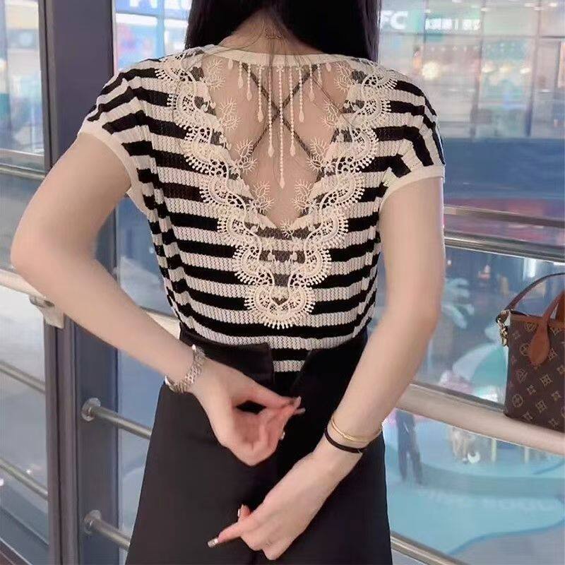 后背镂空蕾丝拼接条纹T恤女夏季新款后背设计感减龄打底衫上衣女